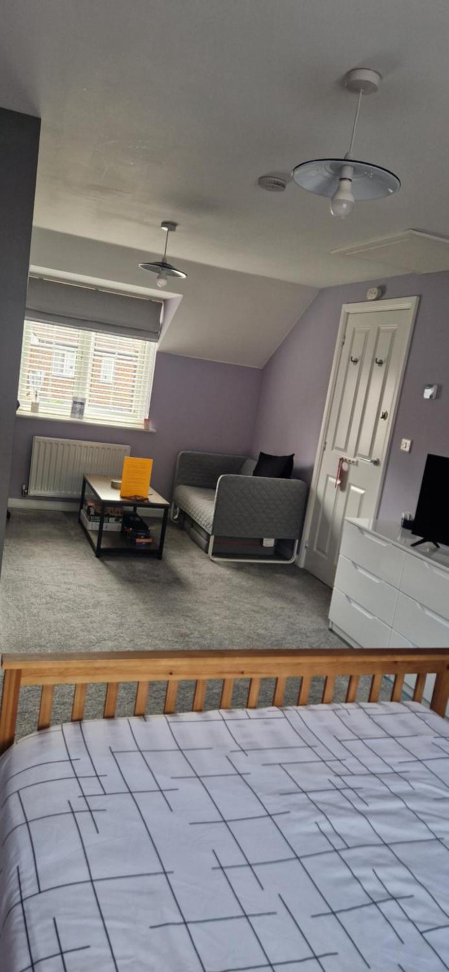 Double B&B Room In Southwater With Private Bathroom And Parking Rum bild